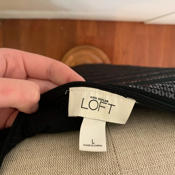 Black Sequin Tee shirt from the loft - Picture 4 of 5